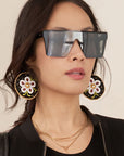 MJ – Boucles d’oreilles Métis à grande fleurs – blanc/noir