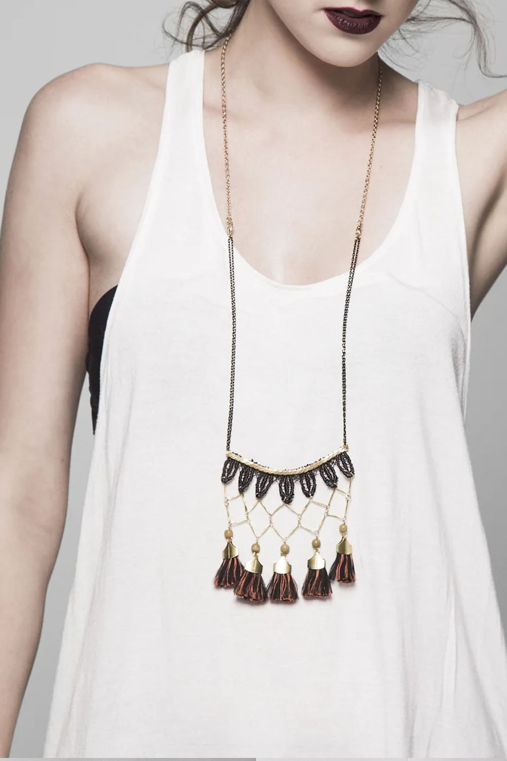 This Ilk - Collier Cali - Pompons noirs et couleur braise