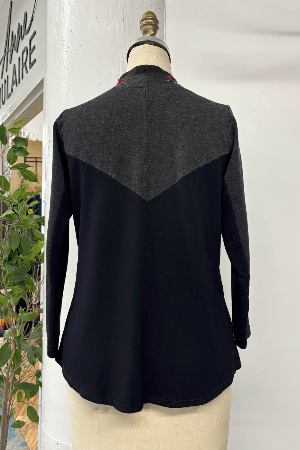 RESALE - Red River Blouse - Black/Charcoal - Large - RE648