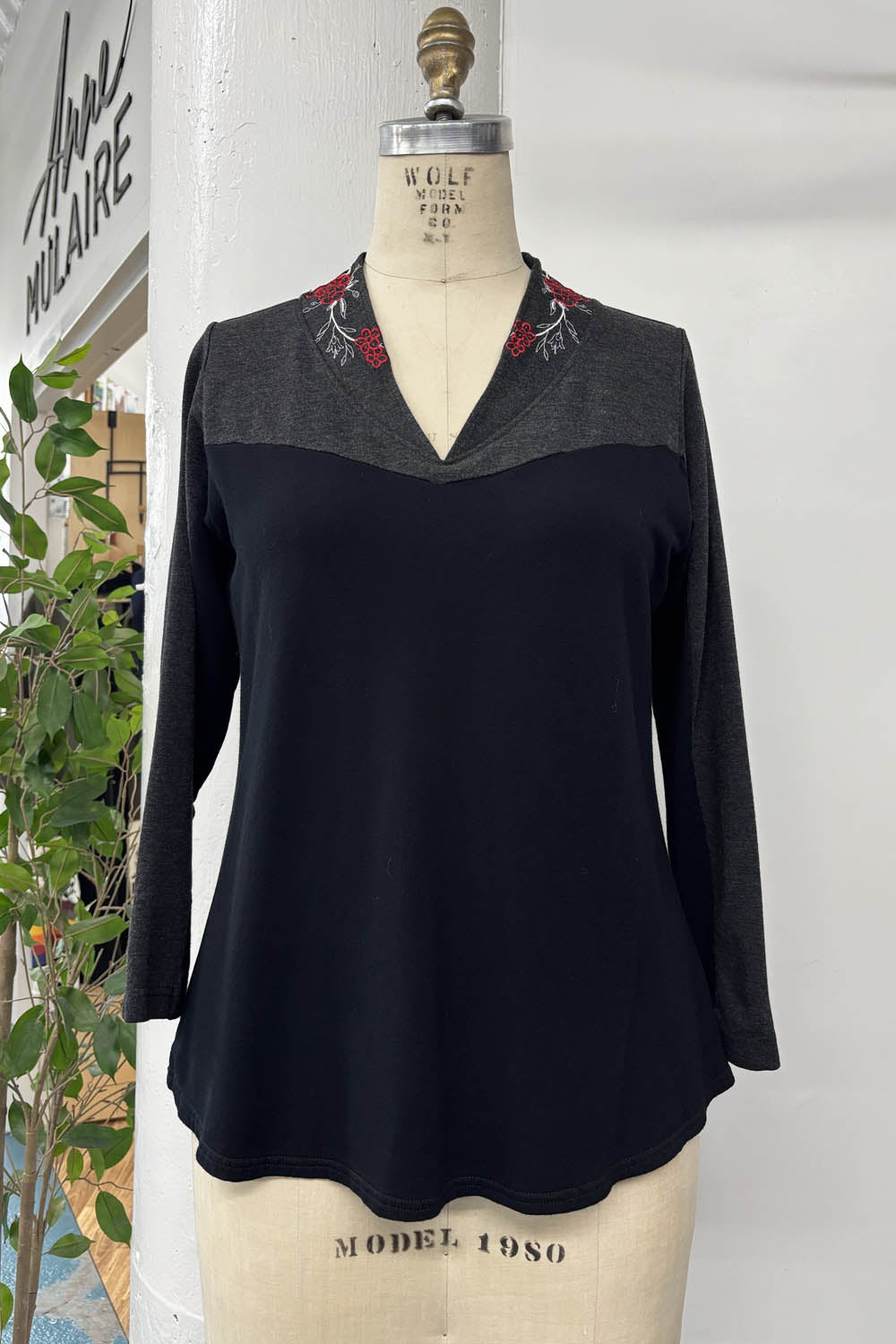 RESALE - Red River Blouse - Black/Charcoal - Large - RE648