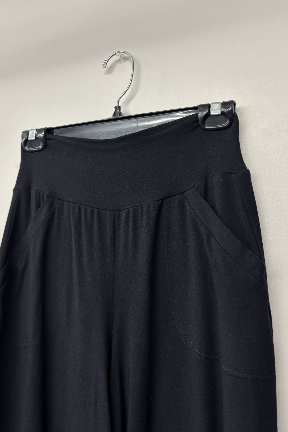RESALE - Nino Capri - Black - S - Inseam 22.5" - RE669