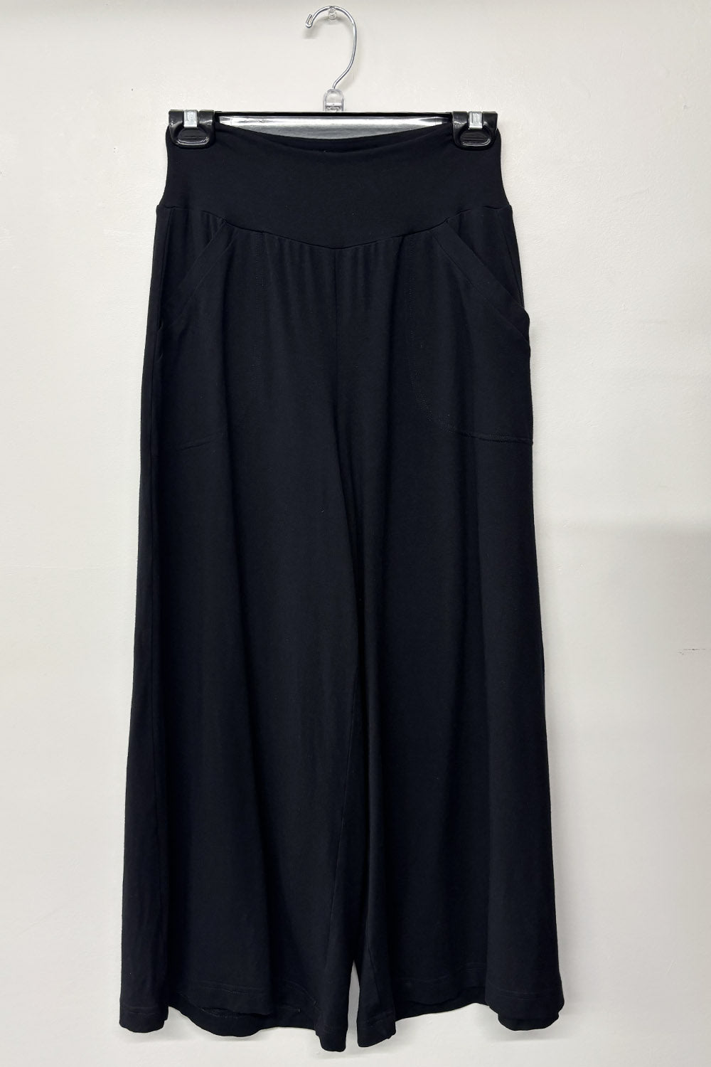 RESALE - Nino Capri - Black - S - Inseam 22.5" - RE669