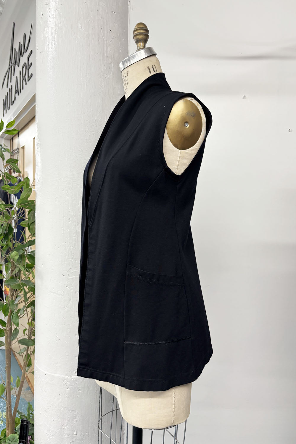 RESALE - Fort Garry Vest - Black - M/L - RE693