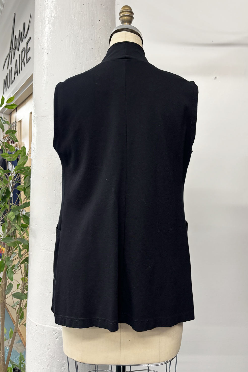 RESALE - Fort Garry Vest - Black - M/L - RE693