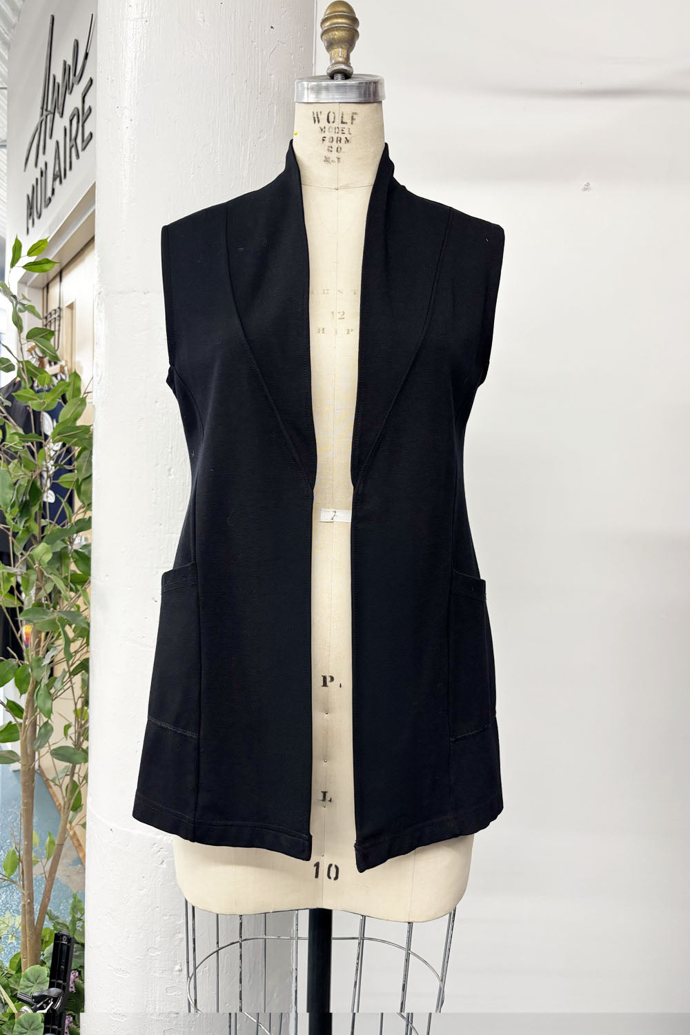 RESALE - Fort Garry Vest - Black - M/L - RE693