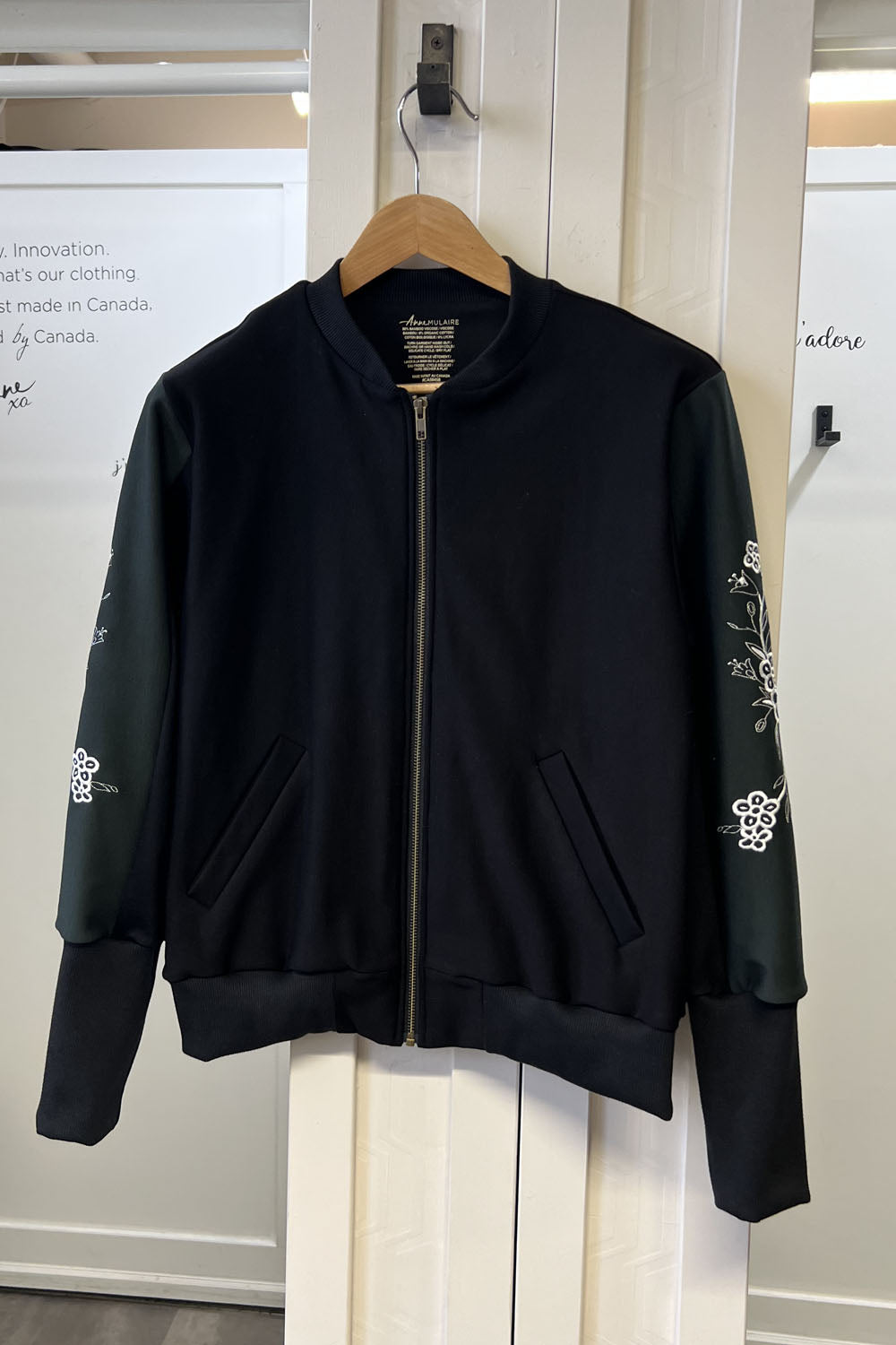 Bomber Dumont