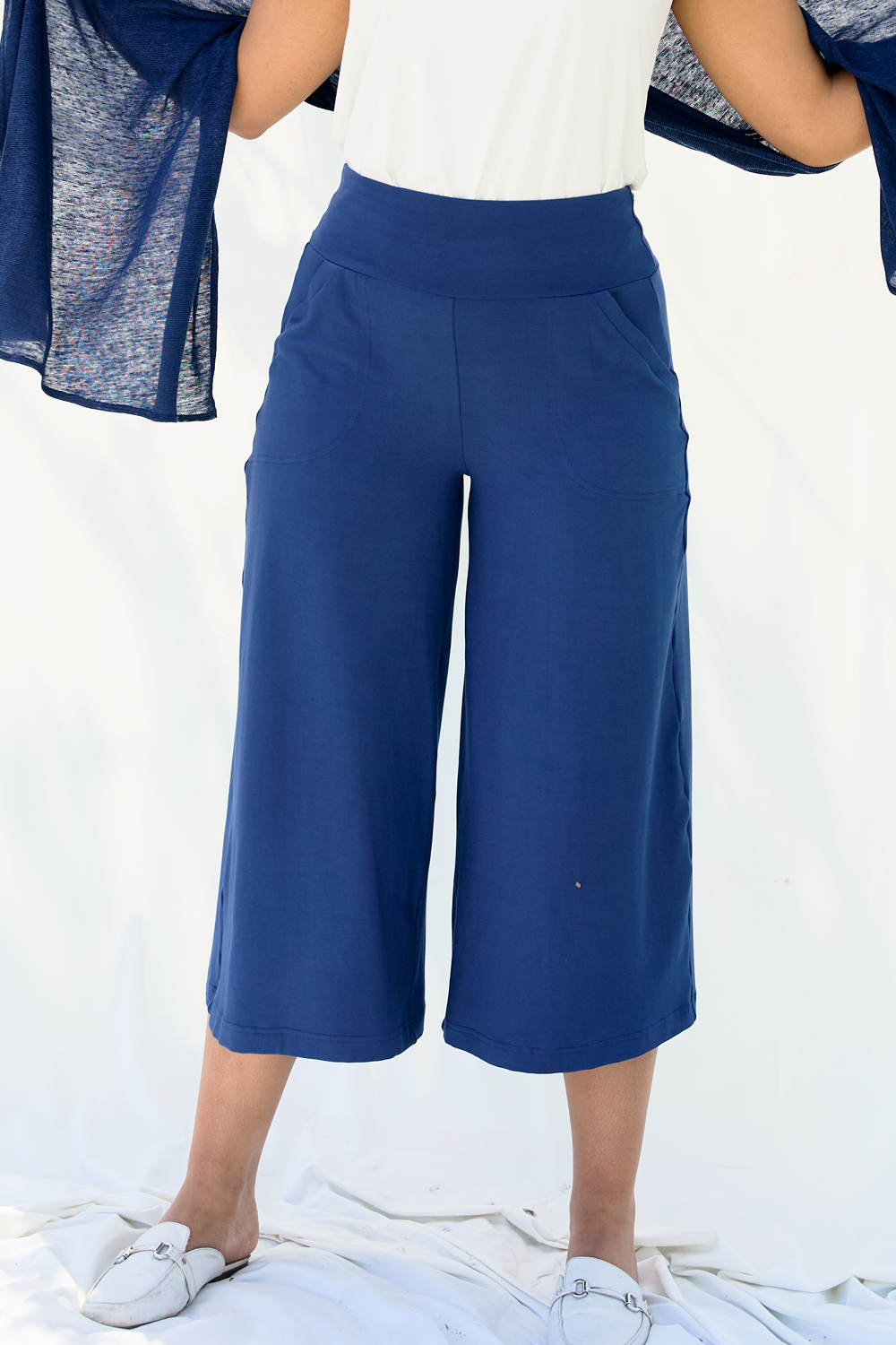 NINO Wide-Leg Capri Pants | Bamboo Cropped Pants Made in Canada