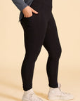 WINTER SEASON Pocket Legging - Black