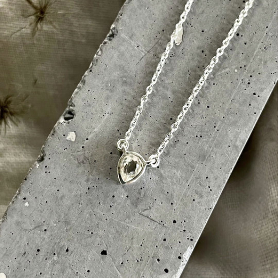 Naked Sage - Collier Joy (Émeraude, Labradorite et Quartz)
